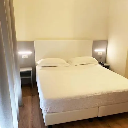 Aron Ξενοδοχείο 3*