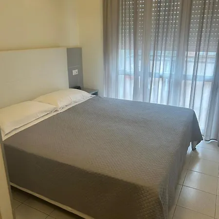 Aron Hotel 3*
