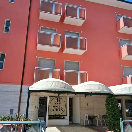 Aron Hotel 3*