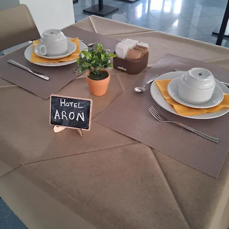 Aron Hotel