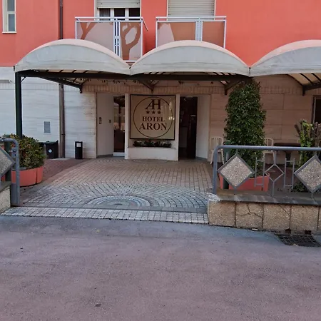 Hotel Aron 3*
