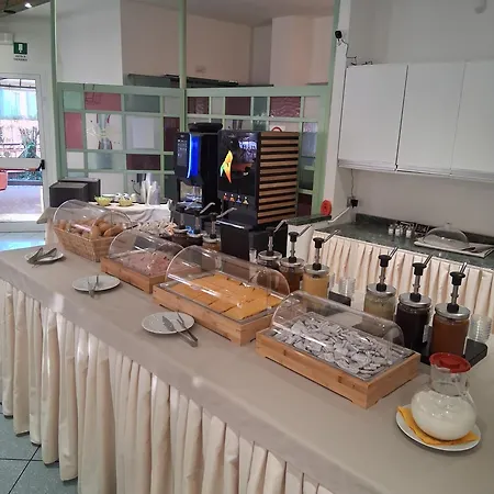 Aron Hotel 3*