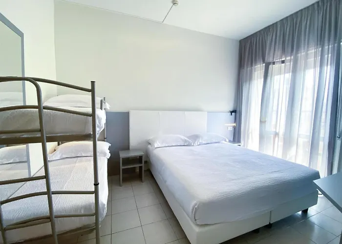 Aron Hotel