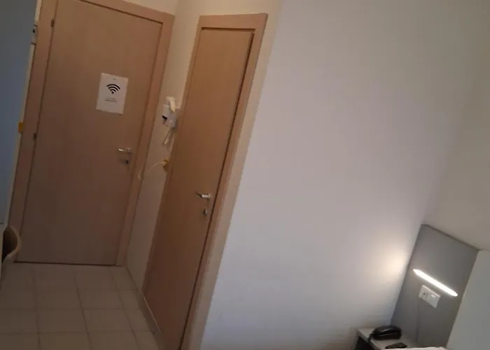 Ξενοδοχείο Aron