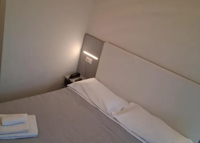 Ξενοδοχείο Aron