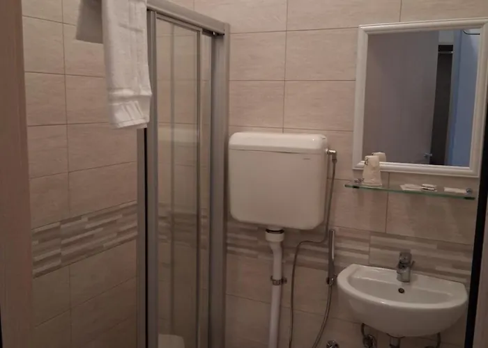 Ξενοδοχείο Aron 3*